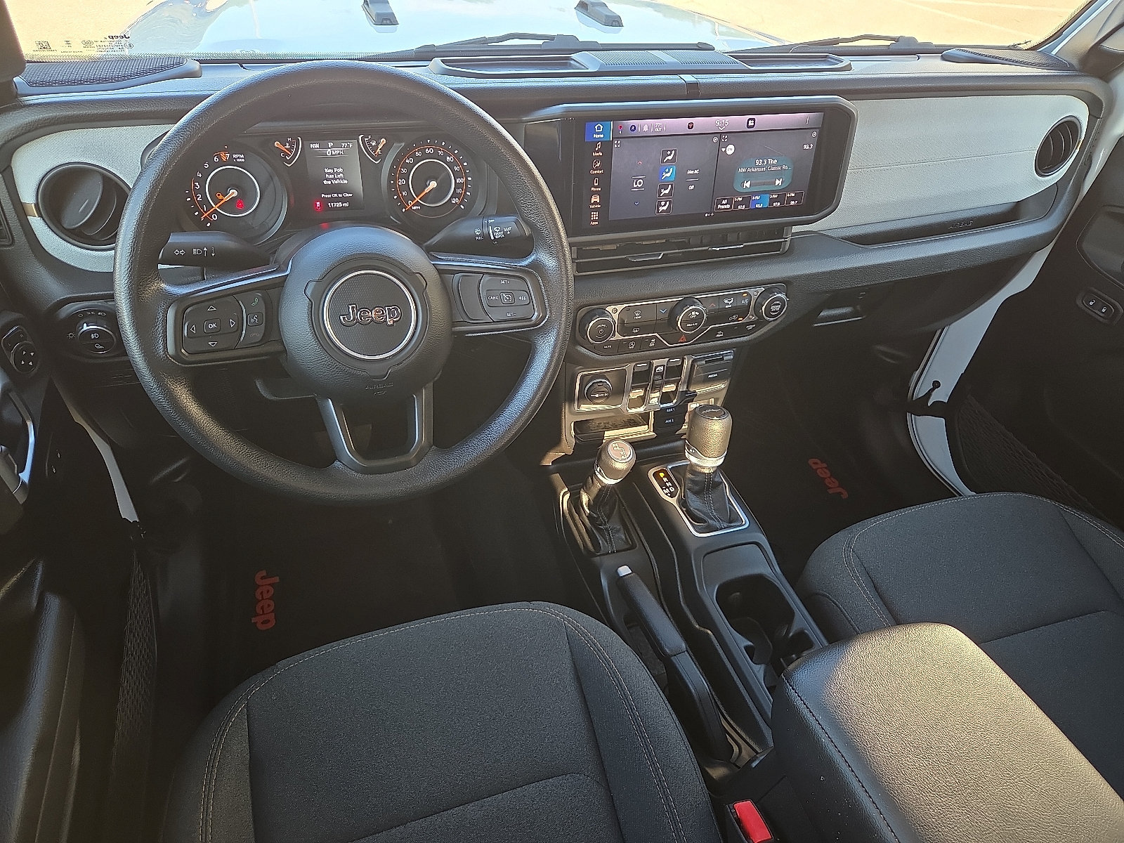 Used 2025 Jeep Gladiator Sport AWD/4WD image 10