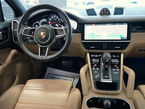 Used 2020 Porsche Cayenne image 12