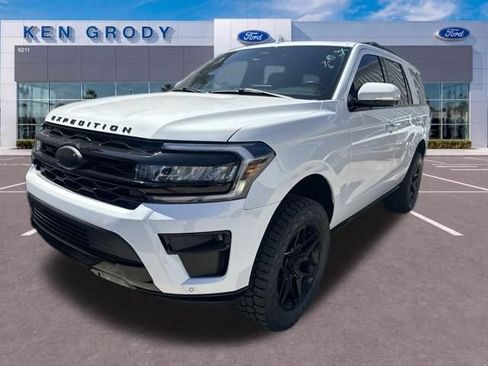 Used 2024 Ford Expedition Limited AWD/4WD image 4