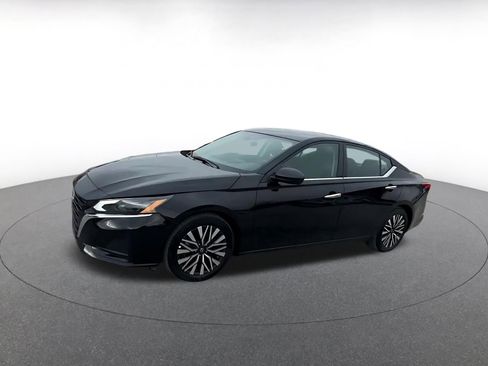 Used 2025 Nissan Altima 2.5 SV image 8