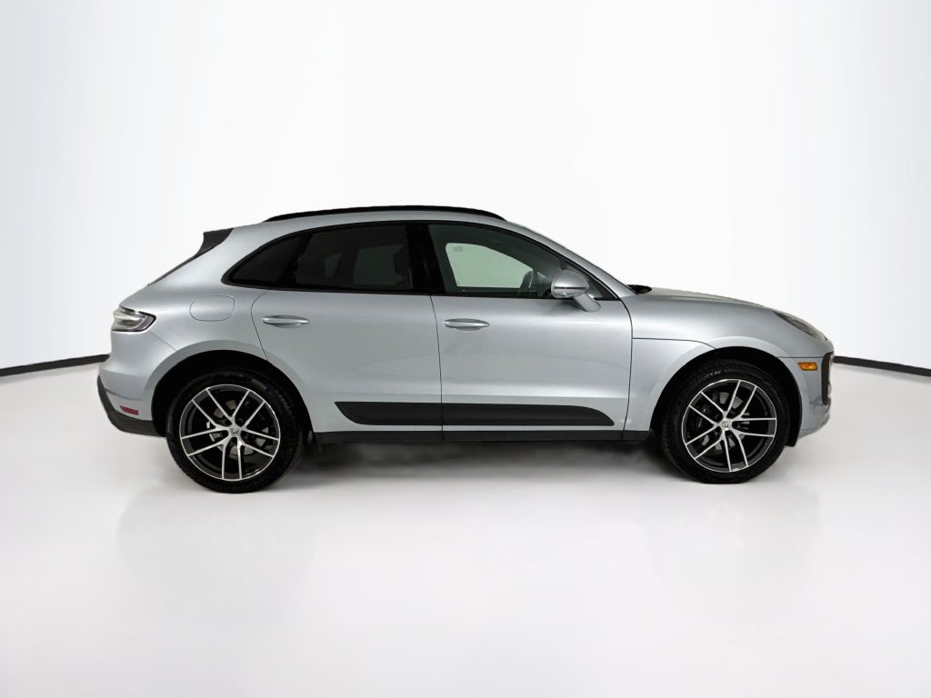 Certified 2025 Porsche Macan AWD/4WD image 8