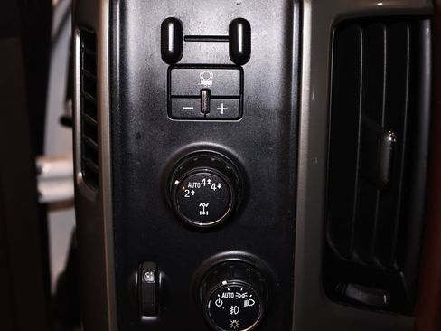 Used 2018 Chevrolet Silverado 1500 High Country AWD/4WD image 26