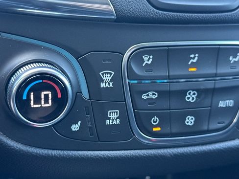 Used 2019 Chevrolet Equinox Premier FWD image 27