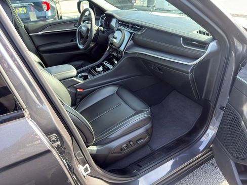 Used 2025 Jeep Grand Cherokee L Limited image 36