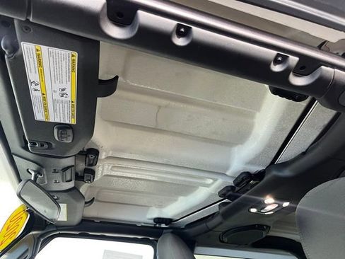 Used 2020 Jeep Wrangler Sport AWD/4WD image 18