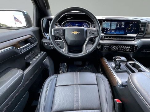 Used 2024 Chevrolet Silverado 1500 High Country w/ Technology Package AWD/4WD image 5