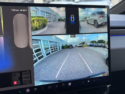 Used 2024 Tesla Cybertruck AWD Crew Cab image 4