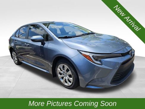 Used 2025 Toyota Corolla LE w/ Convenience Package FWD image 1