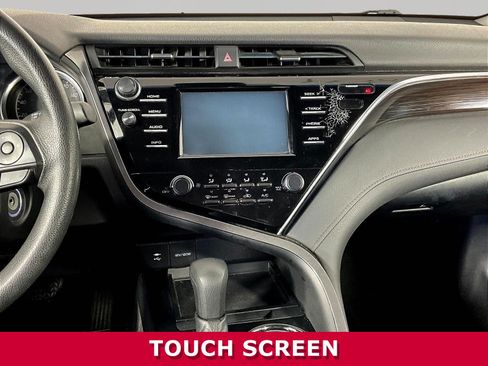 Used 2018 Toyota Camry LE FWD image 9