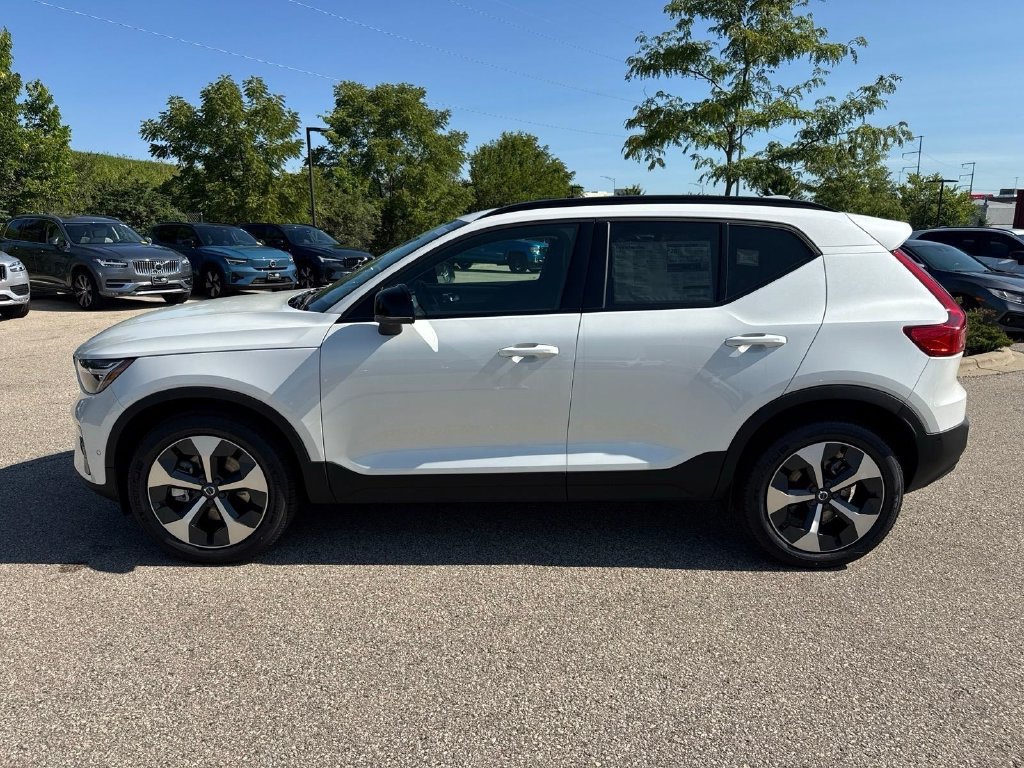 New 2026 Volvo XC40 B5 Plus w/ Climate Package AWD/4WD image 2