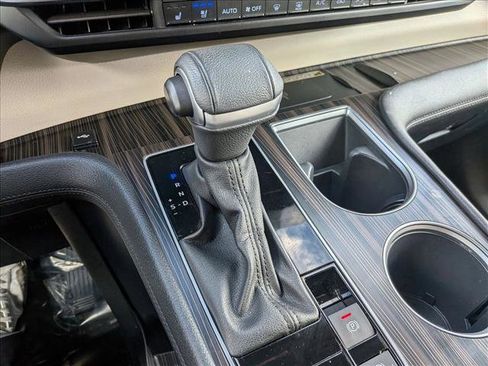 Certified 2023 Toyota Sienna Limited image 12