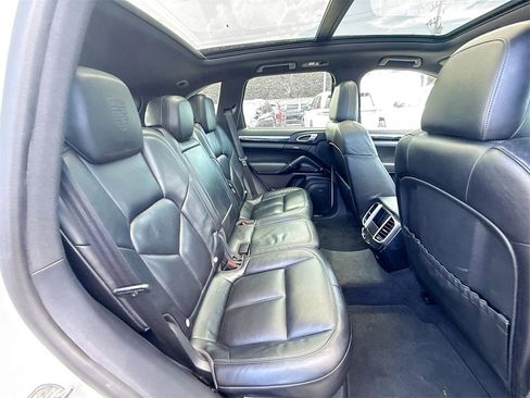 Used 2017 Porsche Cayenne S image 32