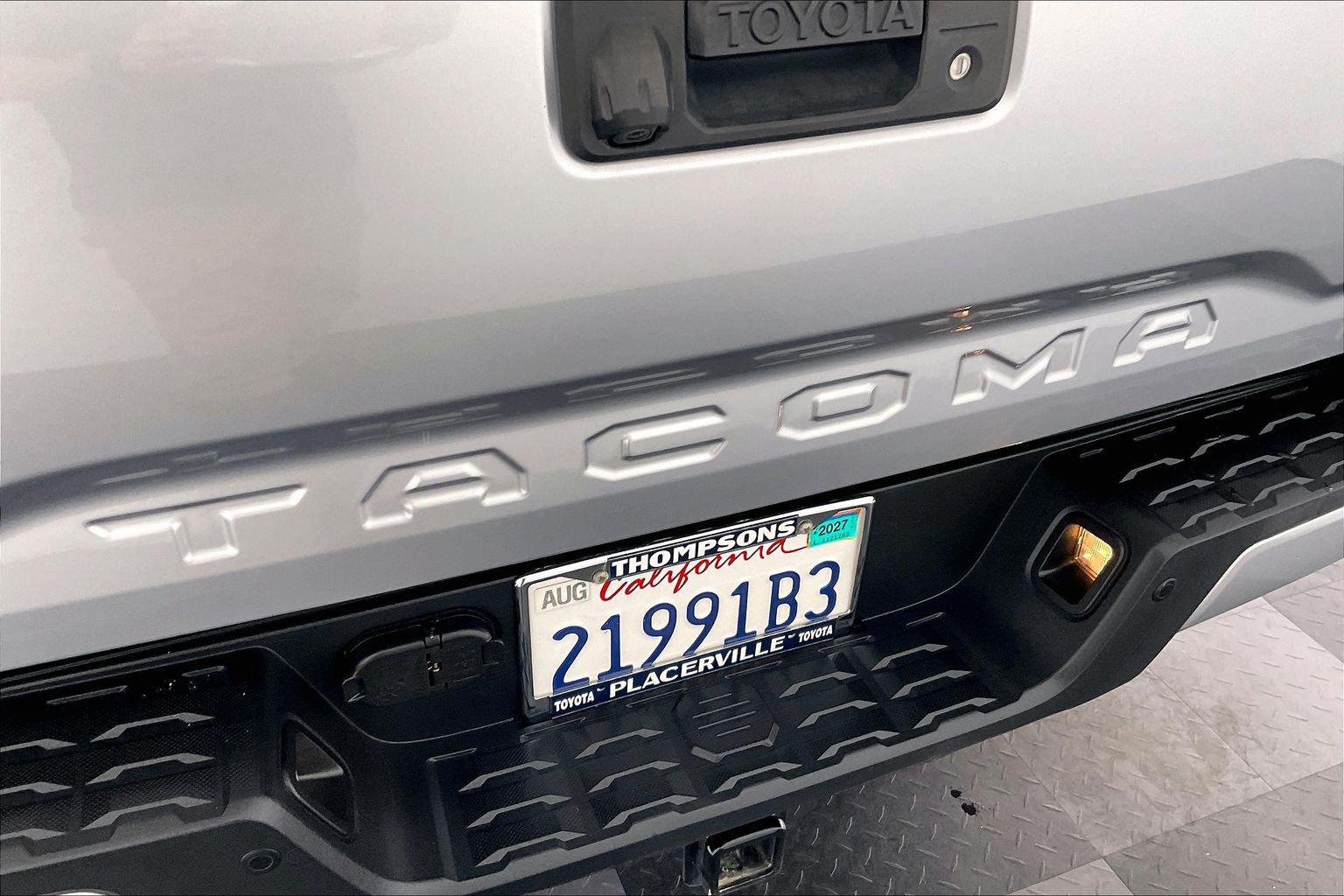 Used 2020 Toyota Tacoma TRD Off-Road w/ Technology Package AWD/4WD image 32