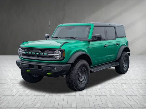 New 2025 Ford Bronco Outer Banks w/ Sasquatch Package AWD/4WD image 2
