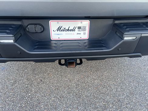 Used 2025 Toyota Tundra SR5 w/ SR5 Convenience Package AWD/4WD image 6
