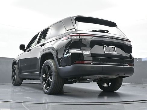 Used 2023 Jeep Grand Cherokee Limited w/ Black Appearance Package image 61