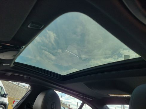 Used 2023 BMW 530e image 3