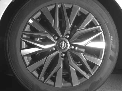 Used 2025 Nissan Altima 2.5 SV FWD image 12