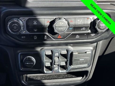 Used 2021 Jeep Gladiator Sport image 17