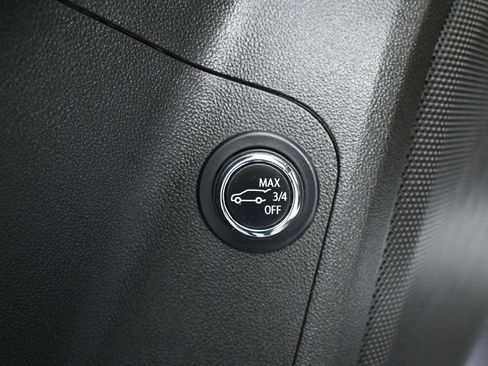 Used 2023 GMC Acadia SLE w/ Driver Convenience Package FWD image 15