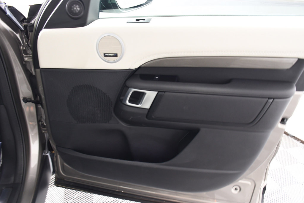Used 2023 Land Rover Discovery S R-Dynamic AWD/4WD image 18