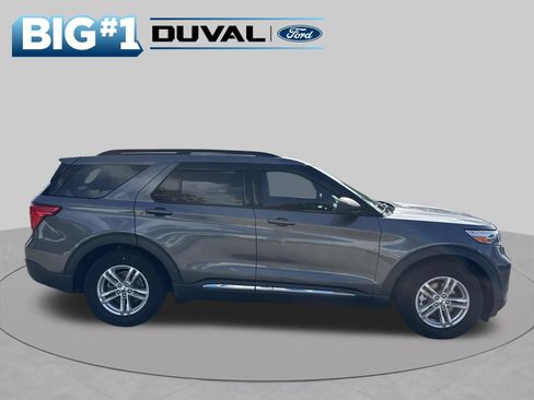 Used 2021 Ford Explorer XLT w/ Equipment Group 202A RWD image 5
