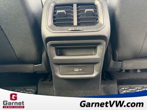 Certified 2025 Volkswagen Taos SE image 39