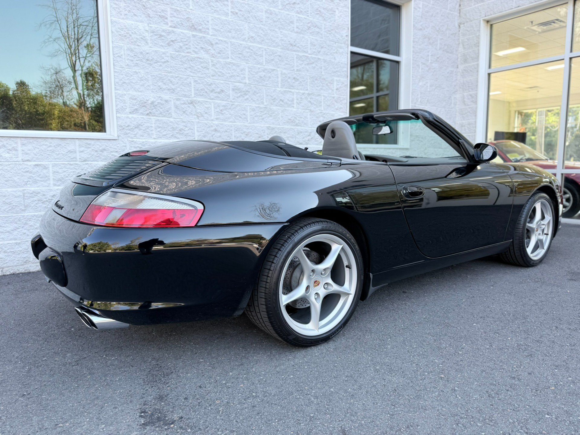 Used 2002 Porsche 911 Carrera 4 AWD/4WD image 44