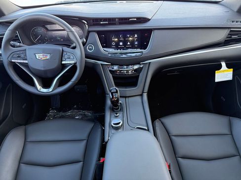 New 2025 Cadillac XT6 Luxury image 3