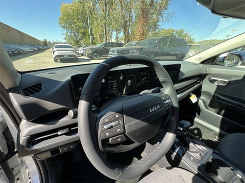 New 2025 Kia K4 EX image 10