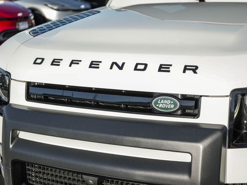 Used 2023 Land Rover Defender 110 S image 6