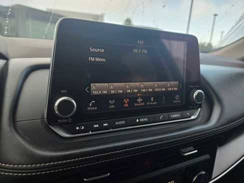 Used 2023 Nissan Rogue SV image 27