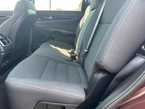 Used 2016 Kia Sorento LX w/ LX Convenience Package image 7