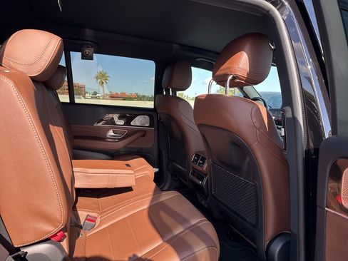 Used 2025 Mercedes-Benz GLS 450 4MATIC image 7