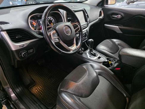 Used 2018 Jeep Cherokee Latitude Plus w/ Cold Weather Group image 8