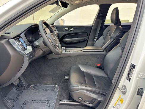 Used 2023 Volvo XC60 B5 Core w/ Climate Package FWD image 16