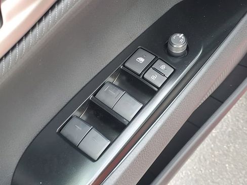 Used 2025 Toyota Camry SE image 10