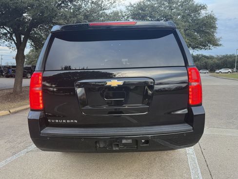 Used 2019 Chevrolet Suburban LT image 6