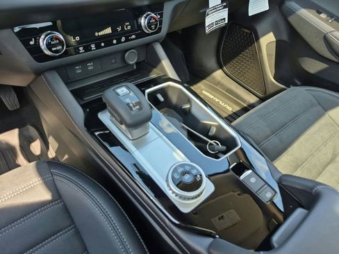 New 2025 Mitsubishi Outlander SE FWD image 15
