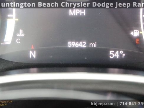 Used 2023 Chrysler Pacifica Touring-L image 19