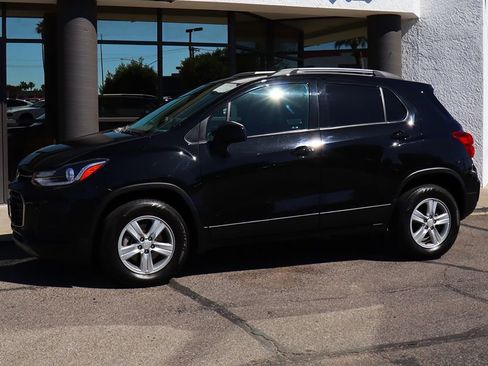 Used 2022 Chevrolet Trax LT w/ LT Convenience Package AWD/4WD image 7
