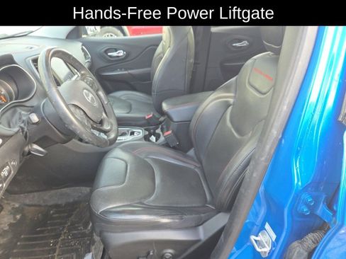 Used 2019 Jeep Cherokee Trailhawk image 14