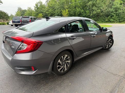 Used 2017 Honda Civic EX image 5