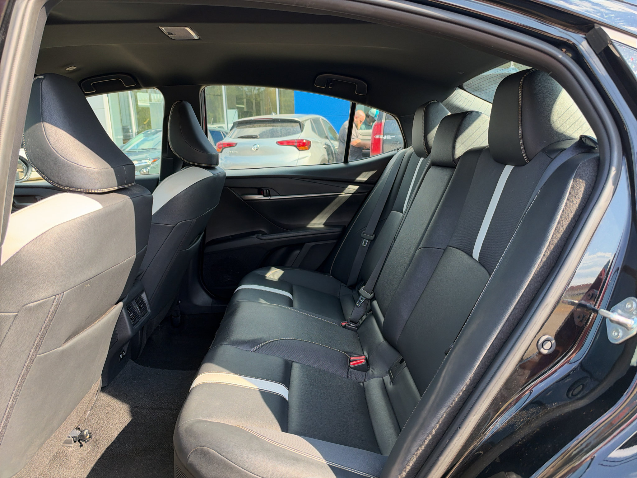 Used 2025 Toyota Camry SE FWD image 6