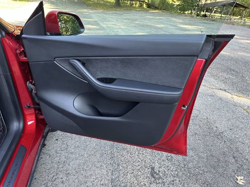 Used 2021 Tesla Model Y Long Range image 13