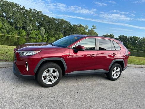 Used 2021 Toyota RAV4 XLE FWD image 2