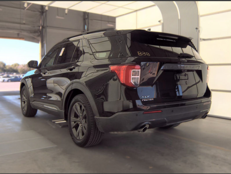 Used 2021 Ford Explorer XLT w/ Equipment Group 202A RWD image 4