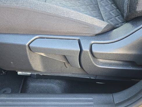 Used 2025 Nissan Kicks SV AWD/4WD image 13