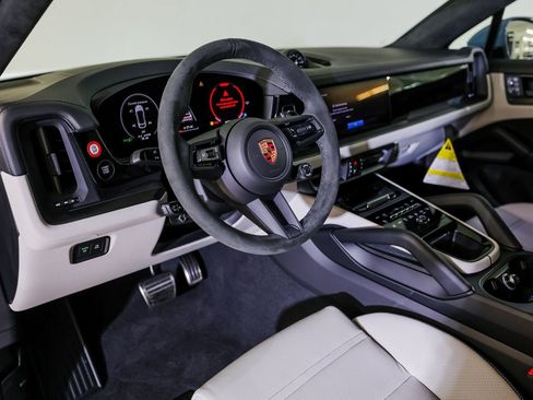 New 2026 Porsche Cayenne GTS AWD/4WD image 4