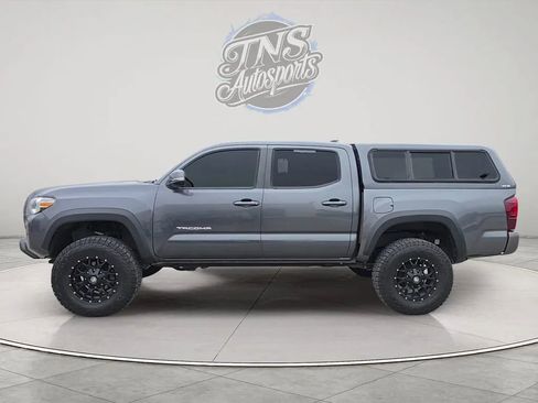 Used 2021 Toyota Tacoma TRD Off-Road w/ Technology Package AWD/4WD image 4